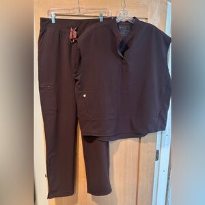 FIGS Women’s Scrub Set in Espresso - L/LT (tall)